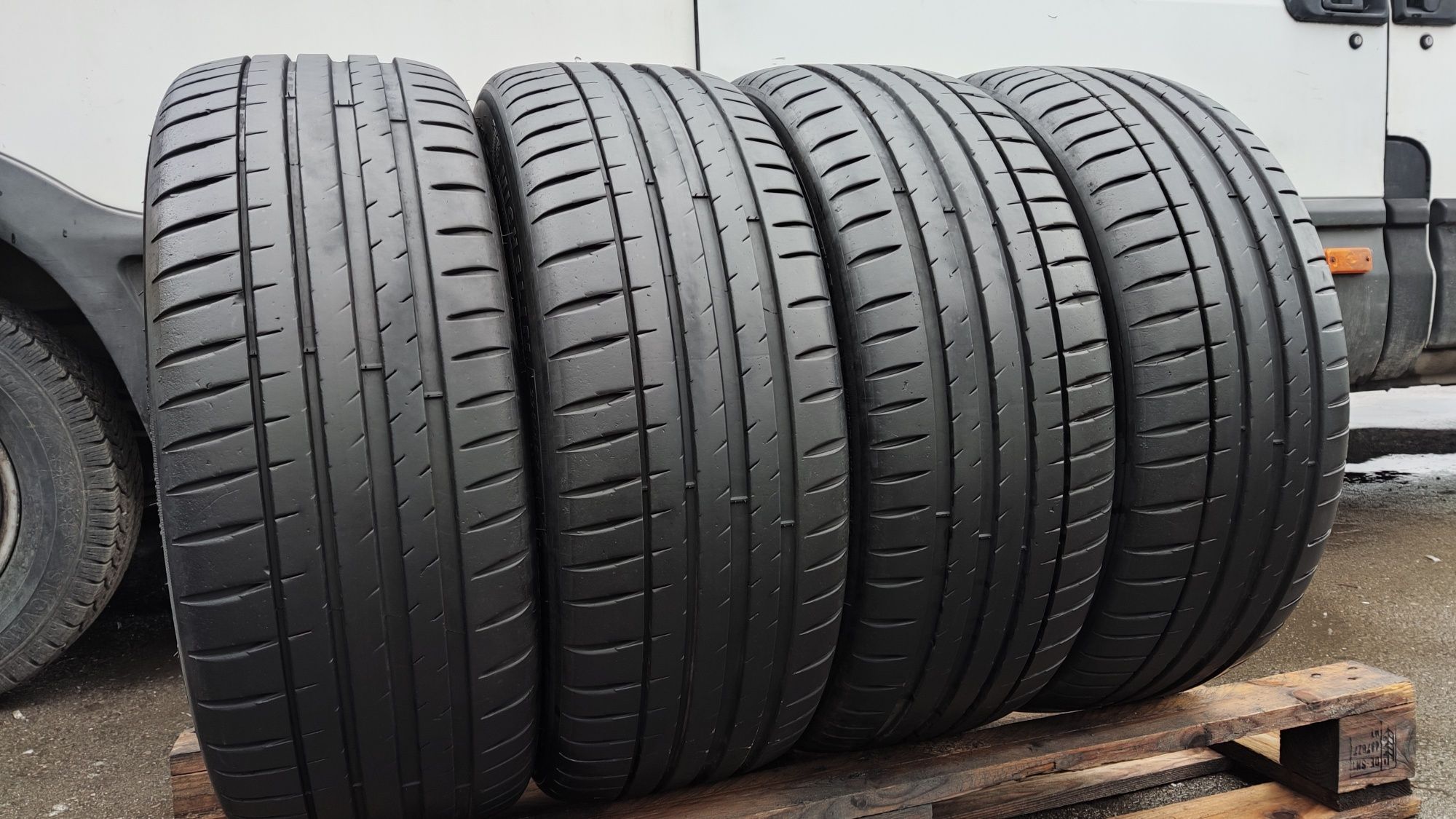 4бр. летни гуми 225/45/19 Michelin Pilot Sport 4
dot23
7.6mm грайфер