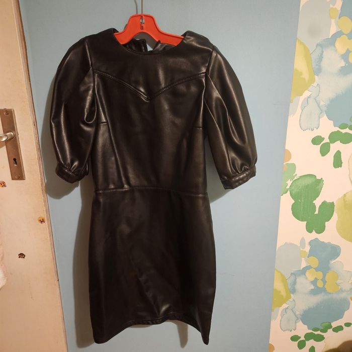 Даски рокли и гащеризони