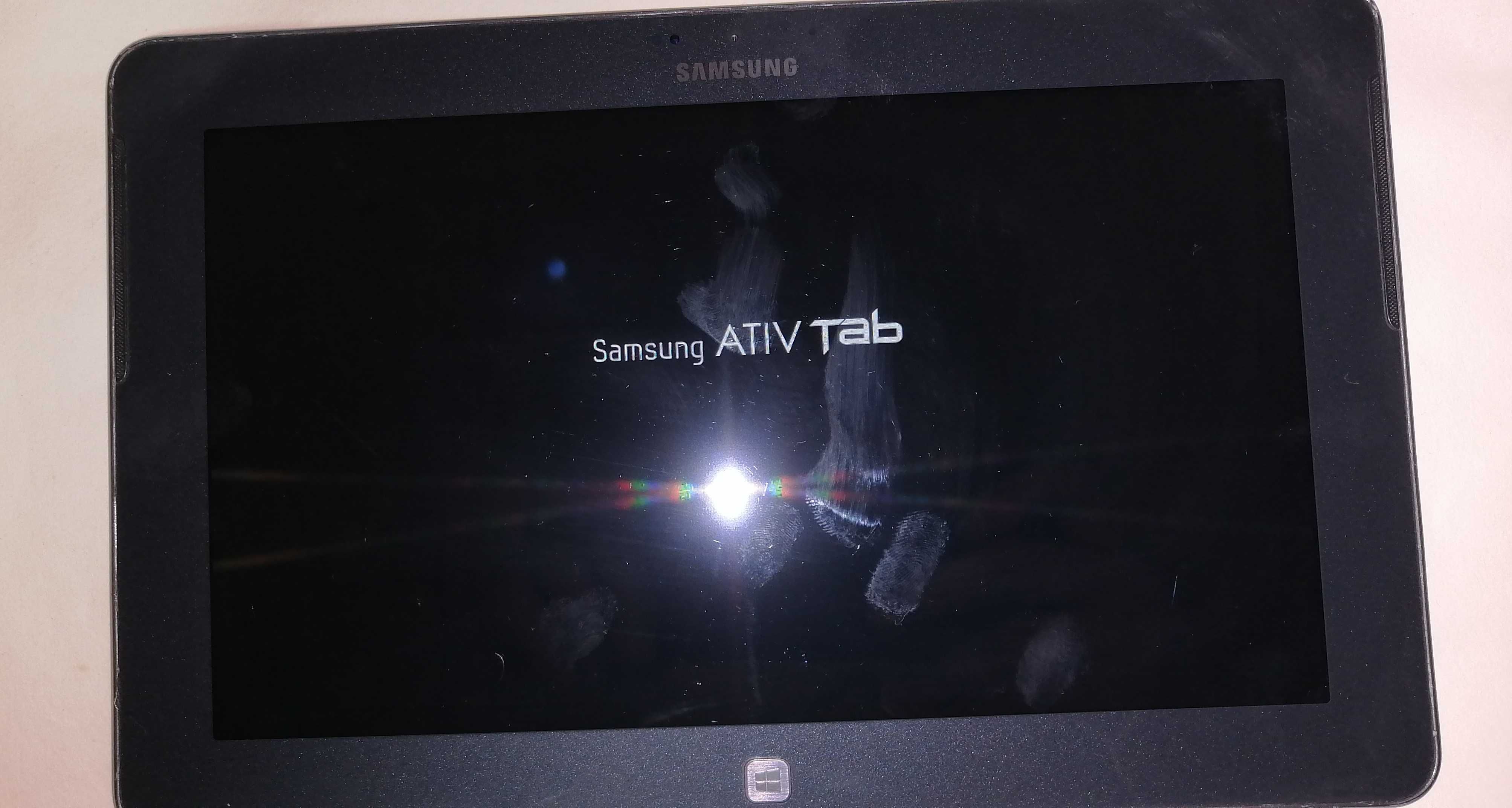 Таблет Samsung Ativ tab+подарък почти неизползвана блутут слушалка.