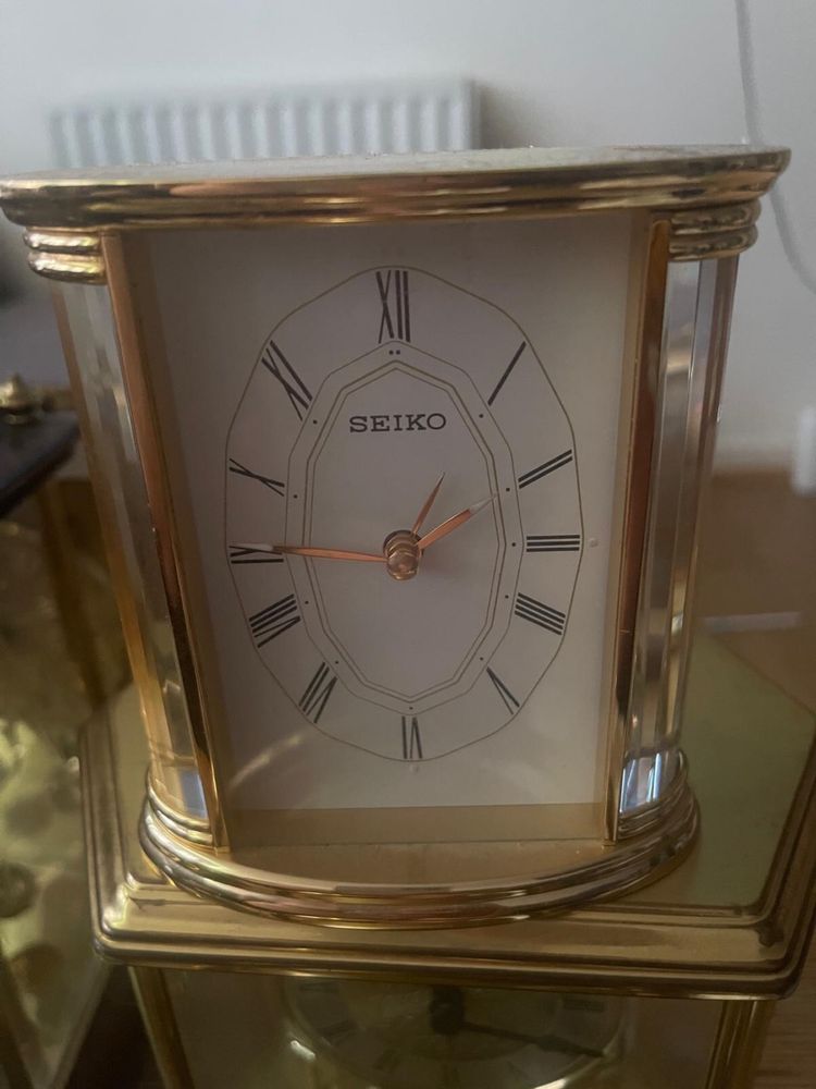 Vand ceasuri pentru birou