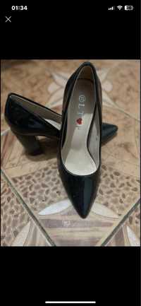 Pantofi stiletto