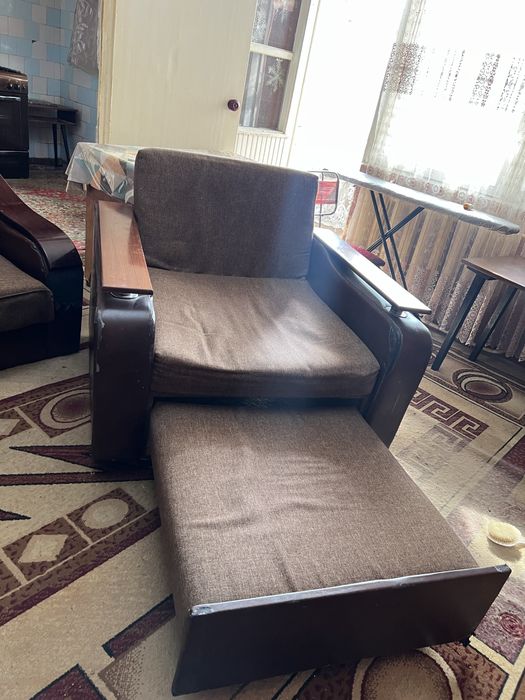 Мягкая диван + журнальный стол