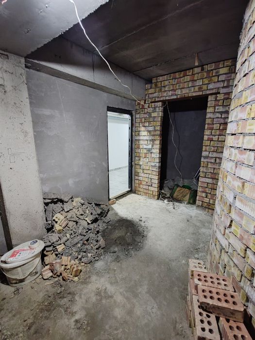 Продается квартира в центре 2/0/6 Чилонзар 23,цоколь 61 КВ м срочно