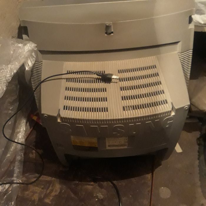 продавам телевизор Самсунг