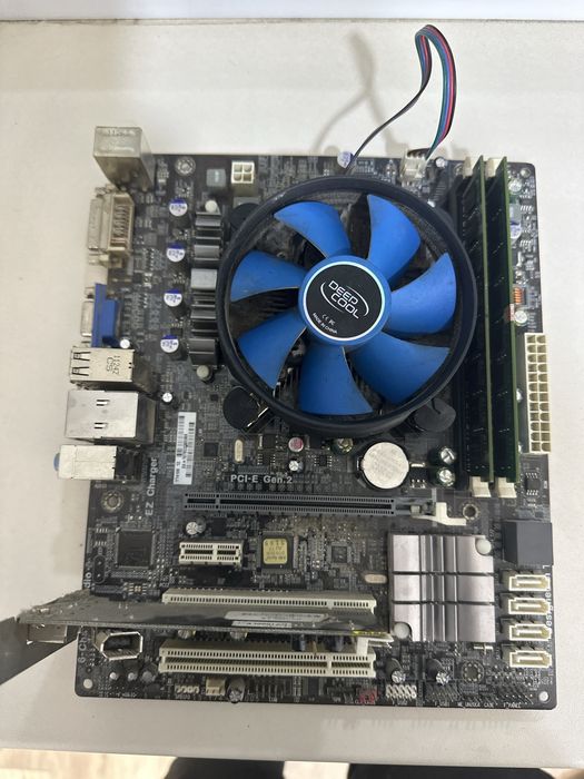 Материнка+проц+Озу+куллер+зуковой адаптер.