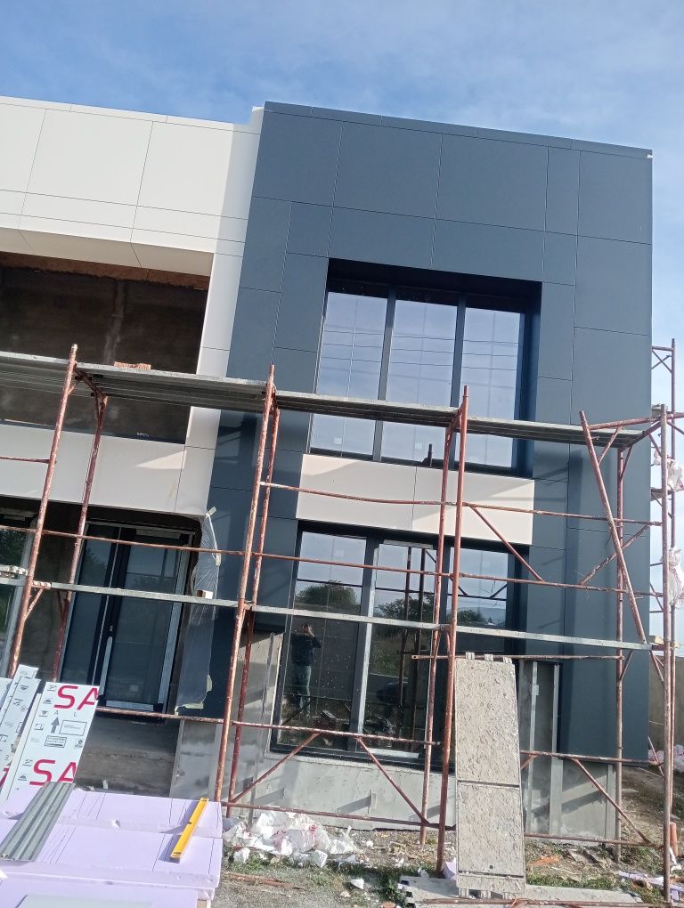 Fațade ventilate placate cu bond , fibrociment , trespa, hpl