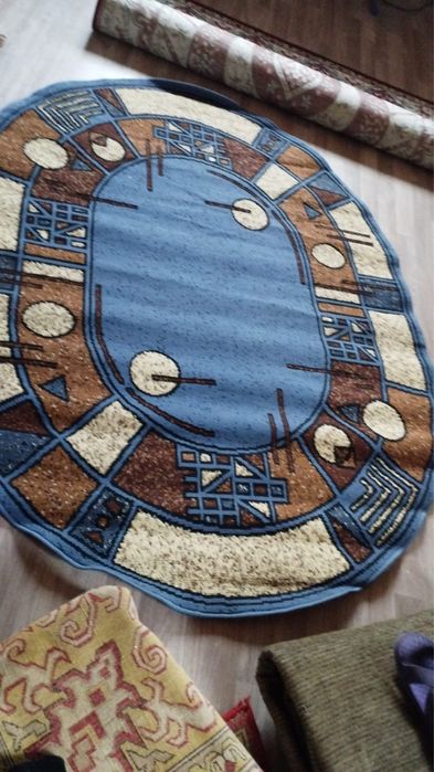 Продам ковер овальной формы