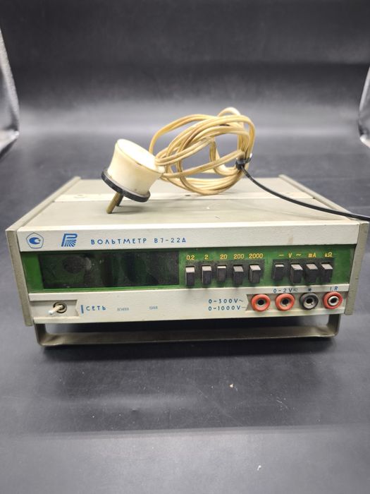 Вольтметр В7-22А на пломбах