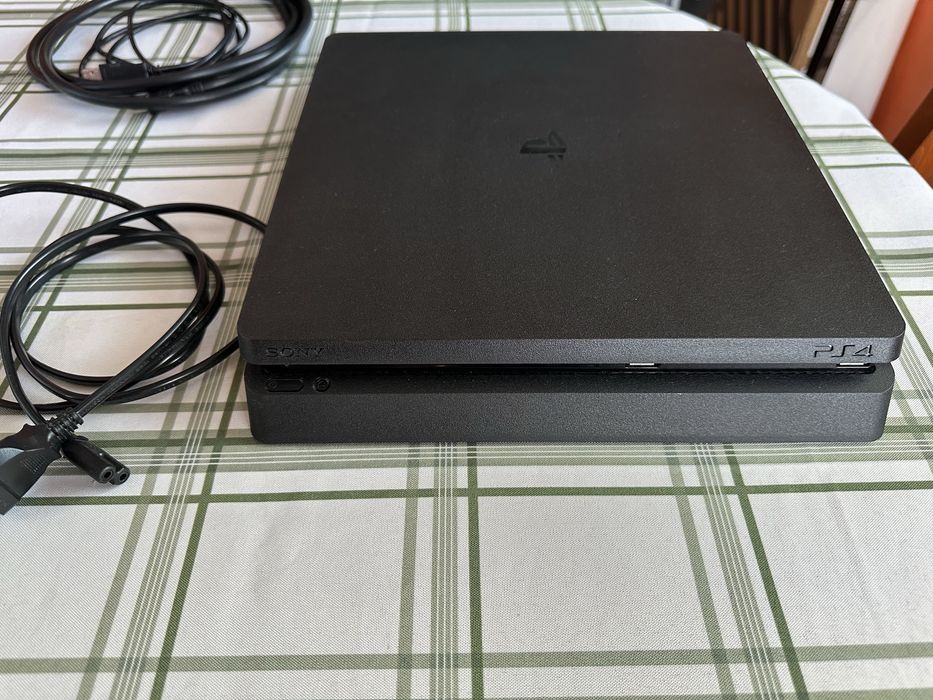 PlayStation 4 Slim, 1 TB, 2 контролера + 9 игри