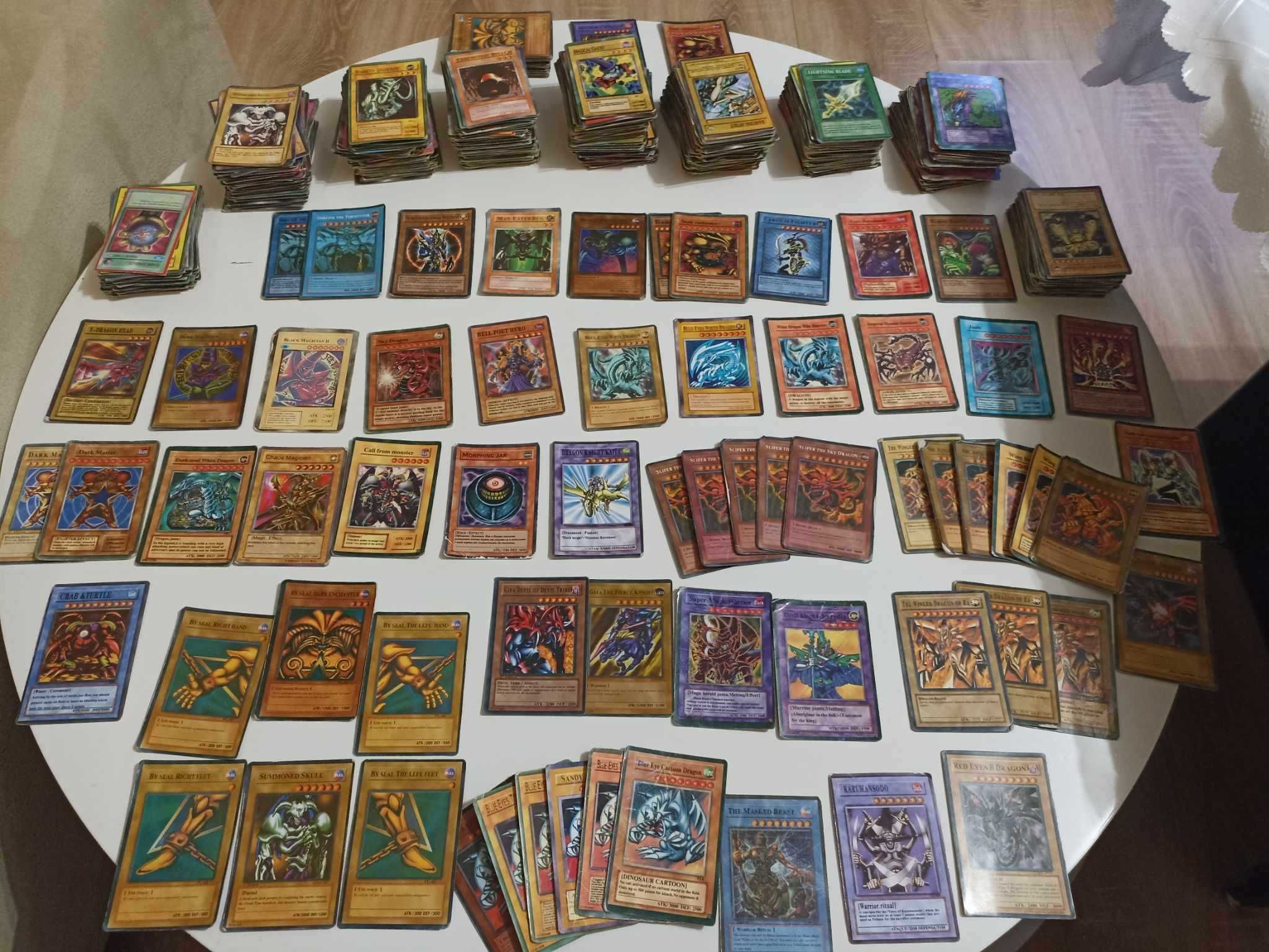 Уникална колекция от стари Yu-Gi-Oh карти, включително богове.