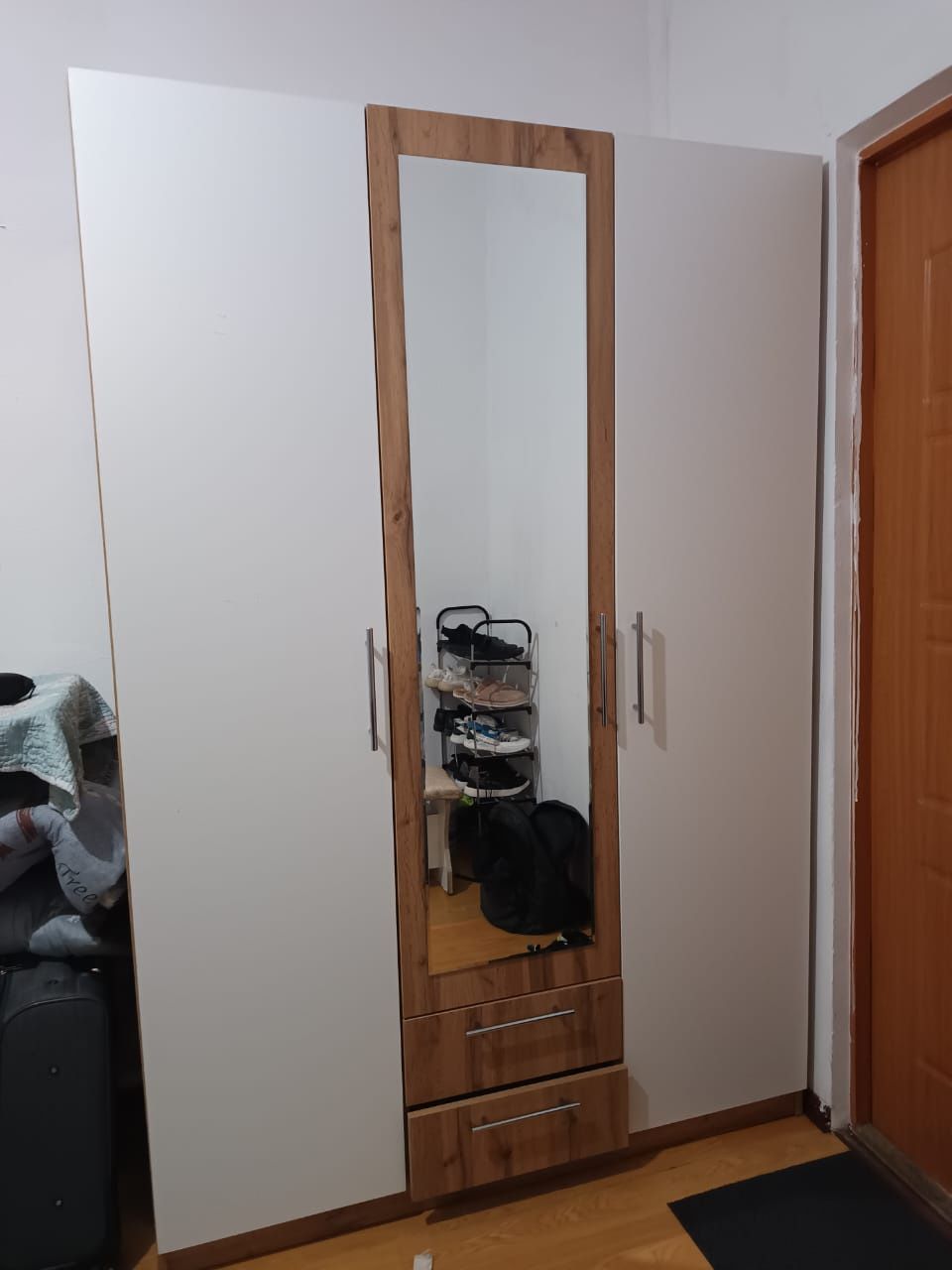 Шкаф продается почти новый