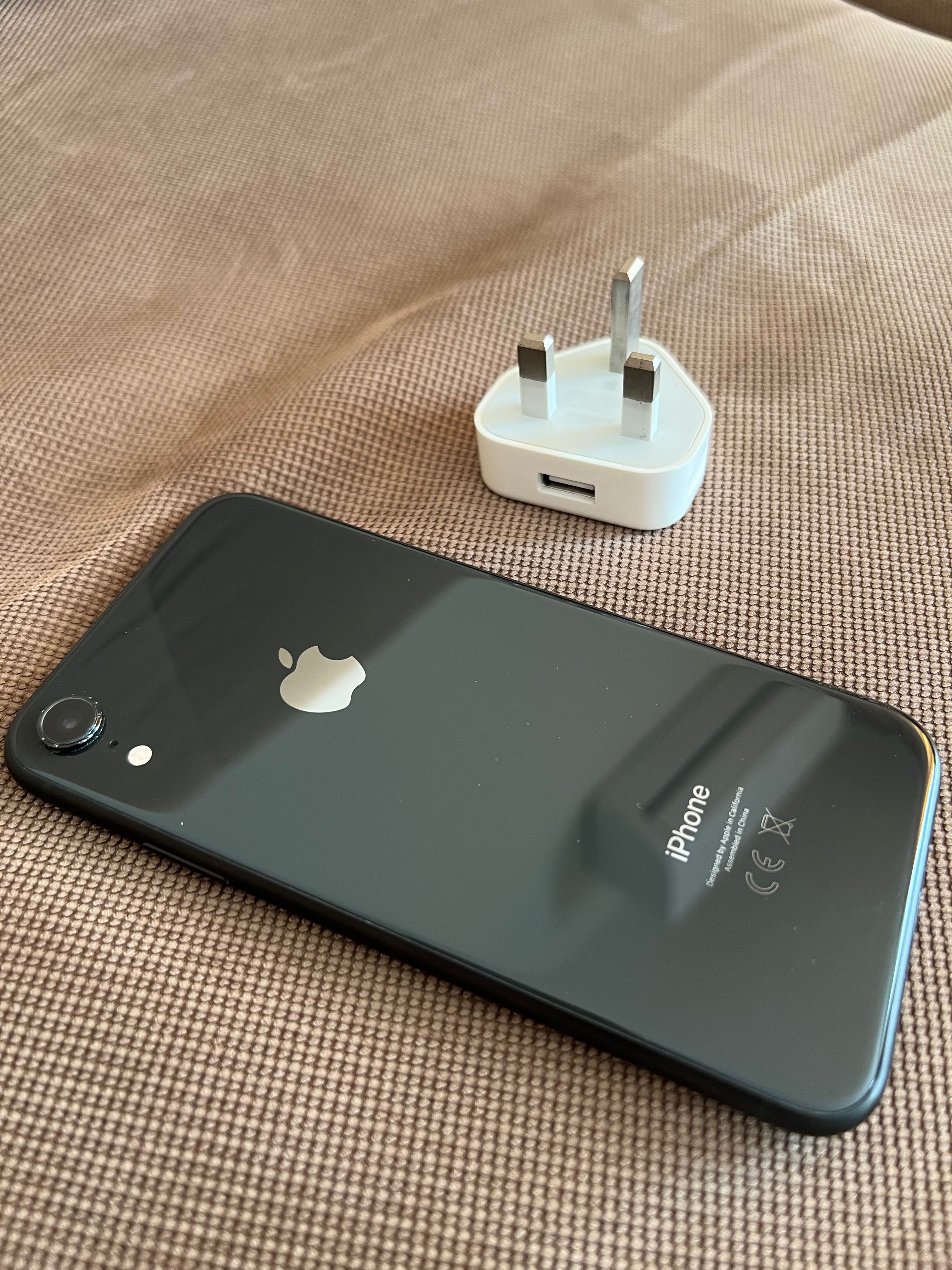 iPhone XR 128GB оригинално зарядно