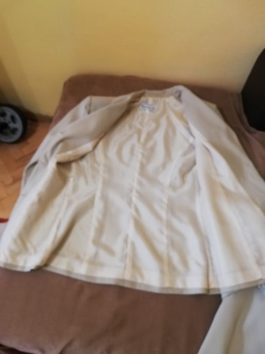 Vând costum 3 piese mărime 42