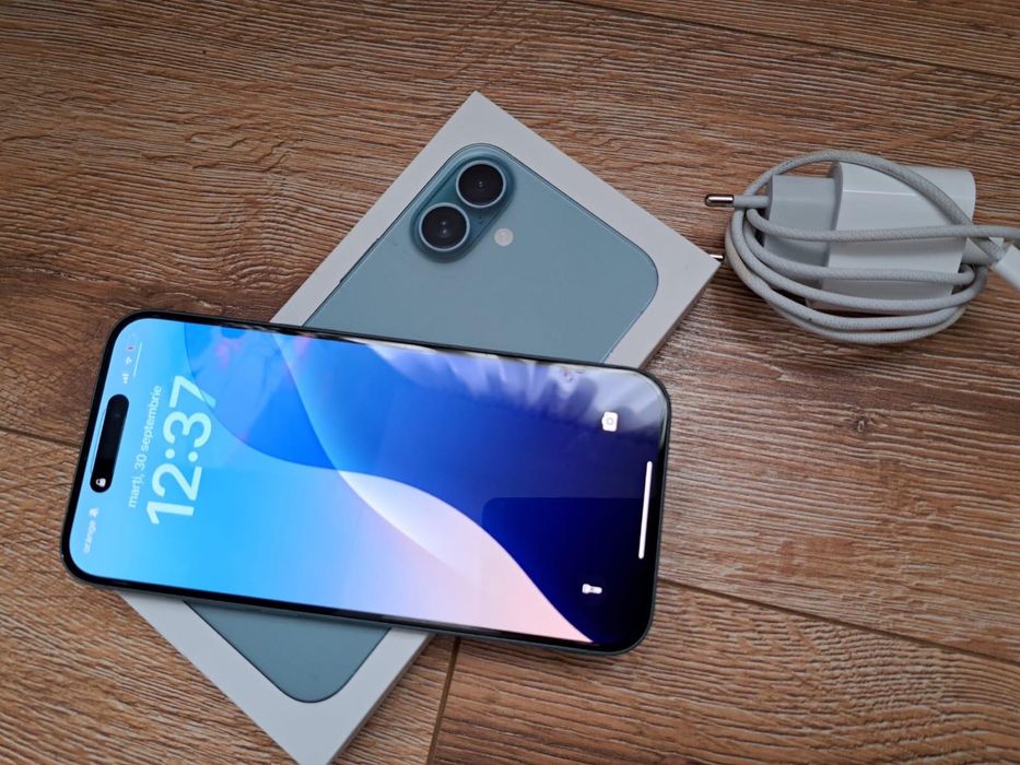 Vand Iphone 16 plus, albastru, 128 GB