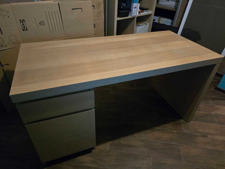 Бюро за офис или хоумофис, като ново