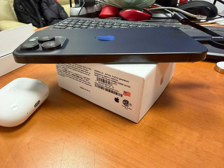 iPhone 15 PRO MAX Black Titanium Ca NOU + Air Pods Pro2 + 2 HuseKevlar