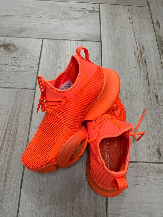 Adidasi Nike , marimea 38 , noi