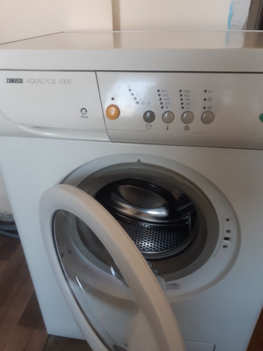 Продам  срочно стиральную машину ZANUSSI