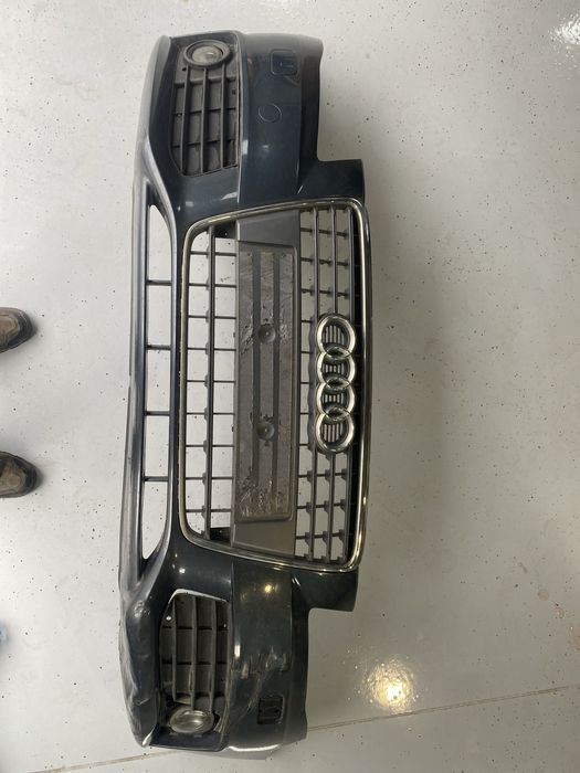 Bară față Audi A4 B8 model cu spălătoare far , originală , cu defect
