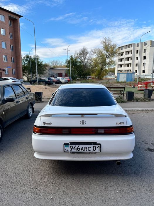 продаю автомобиль тайета мак2