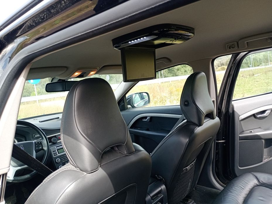 Vând Volvo XC70 4WD 2.4diesel 205cp automat SUMUM