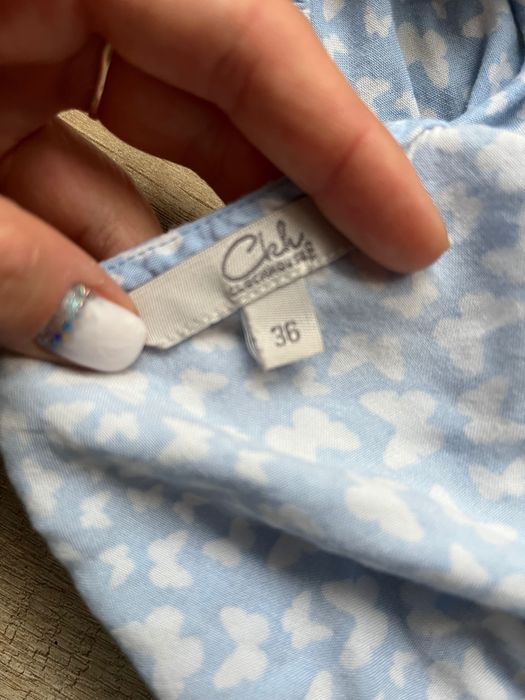 Vând top cu fluturi c&a