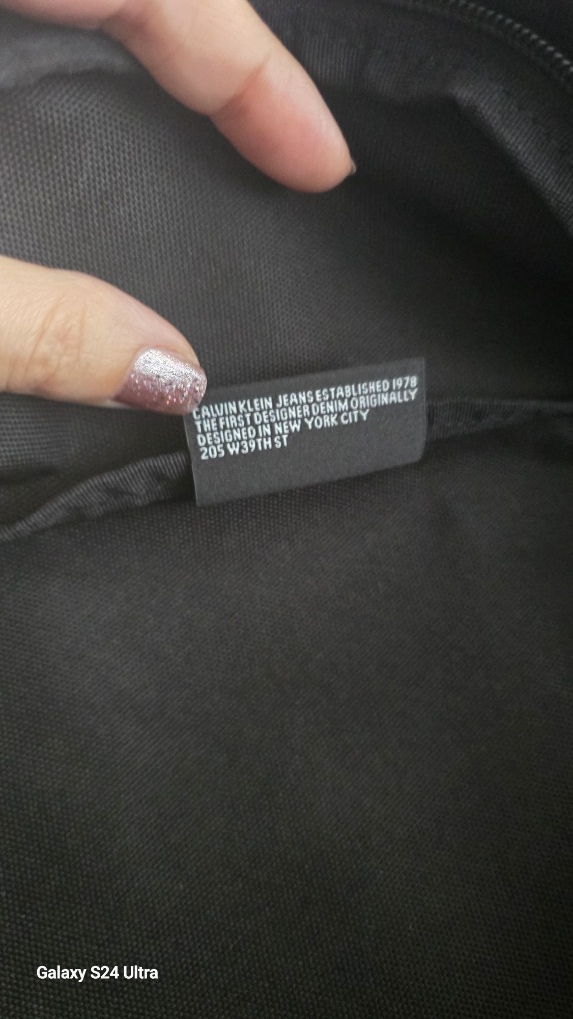 Calvin Klein чанта за кръст