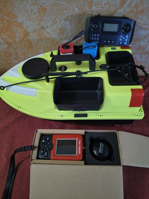 Лодка за захранка със Сонар и GPS