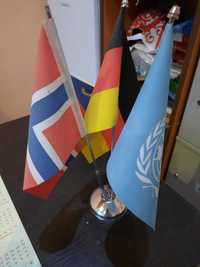Флажки настольные с подставками ООН, Германии, Норвегии.