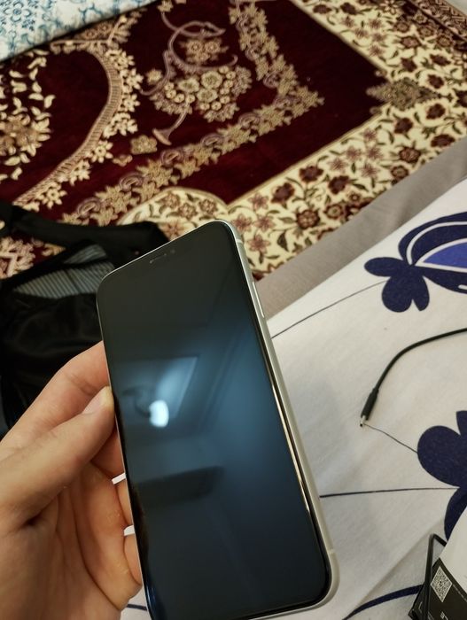 iPhone xr  белый 64гб