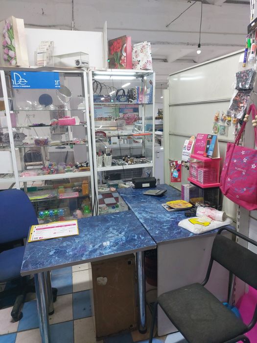 Продам 2 офисных стола