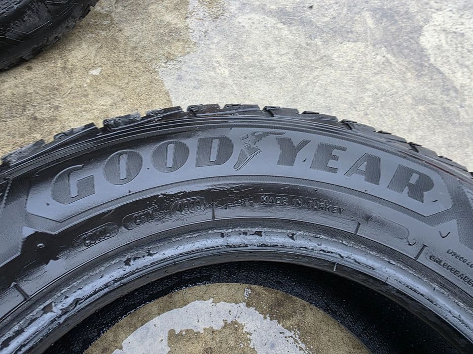 Set Goodyear Ultra Grip Cargo 215 65  R16C