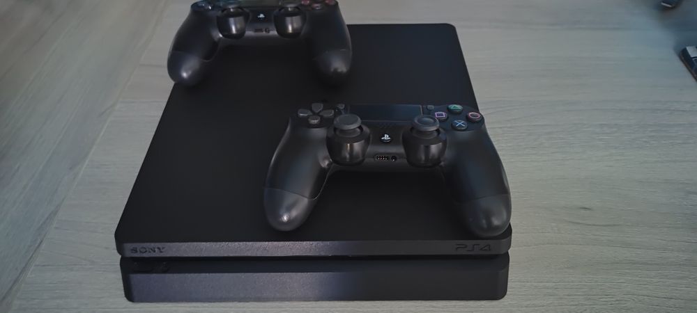 PlayStation 4 + 4 jocuri