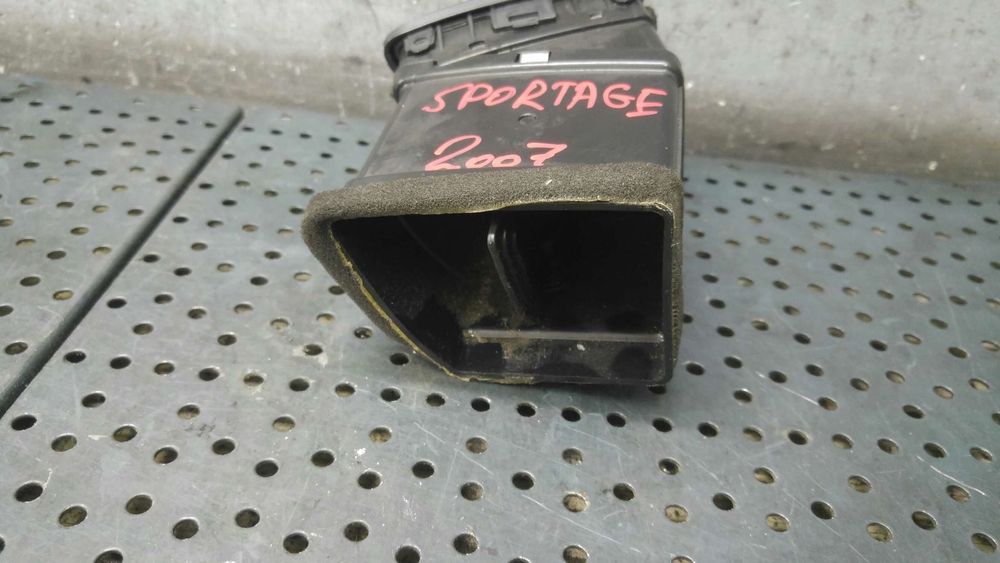 Grila aer bord stanga kia sportage 2 je km km97301a 80340348