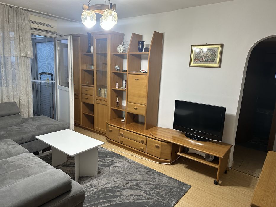 Inchiriez apartament 3 camere Calea Bucuresti zona Institut