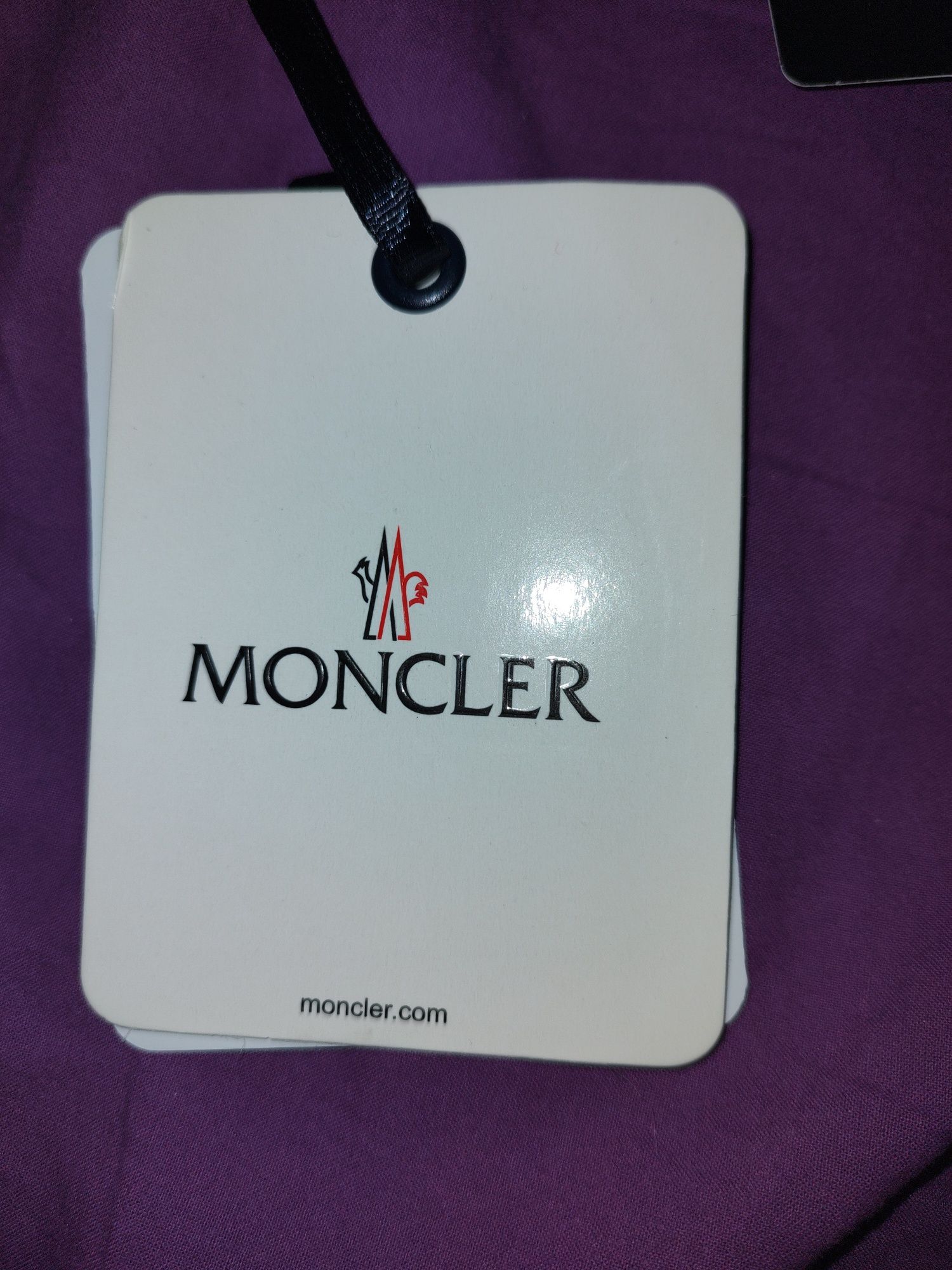 Продавам яке Moncler