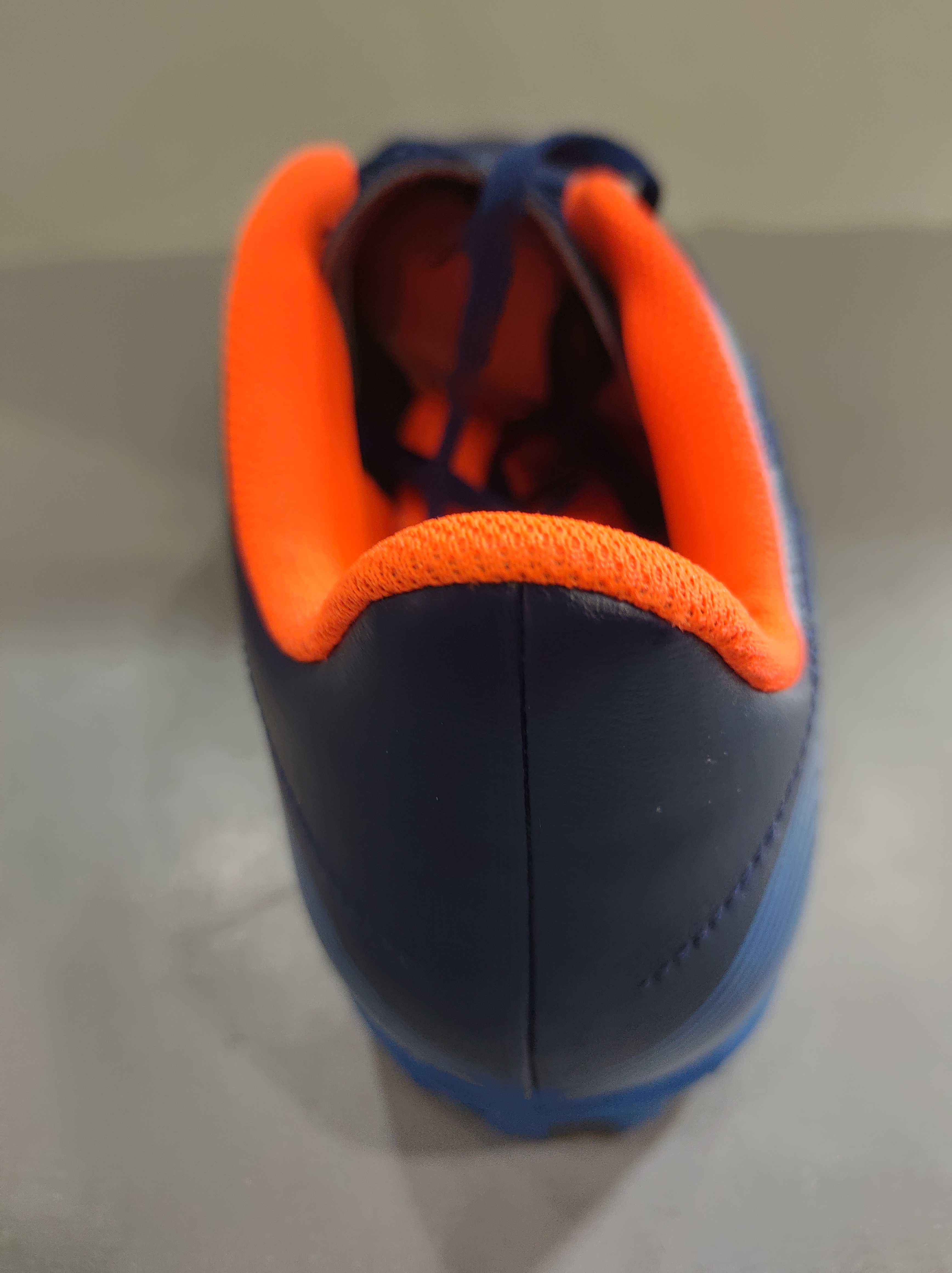 Adidas N41/26sm,.Футболни стоножки.Нови.Оригинал.