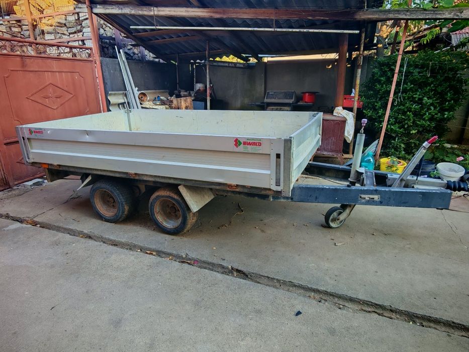 Vând remorca cu 2 axe de 2600 kg