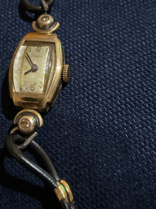 Швейцарски часовник CYMA с естествени диаманти