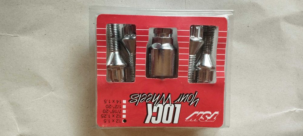 Комплект секретни болтове с ключ