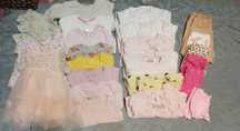 Lot 24 buc haine fetiță 0–9 luni – body-uri, bluze, rochițe, etc.