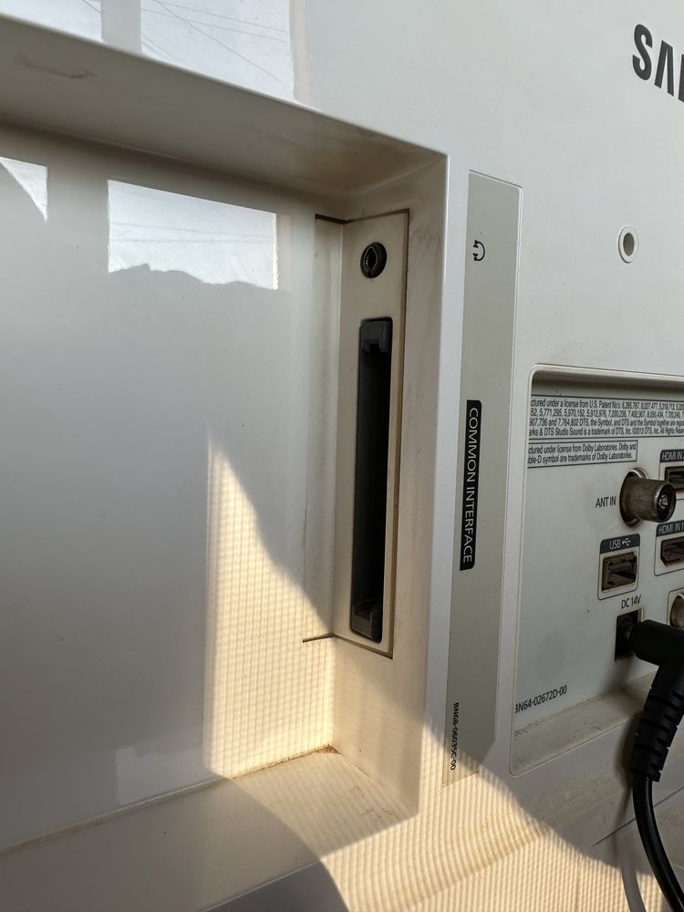 Телевзиео Samsung T24D391EW