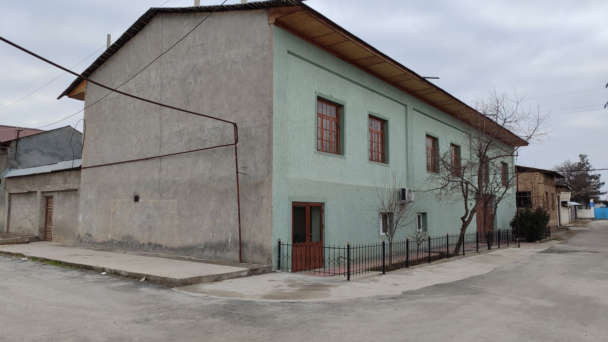 4 so'tixli uchastka sotiladi