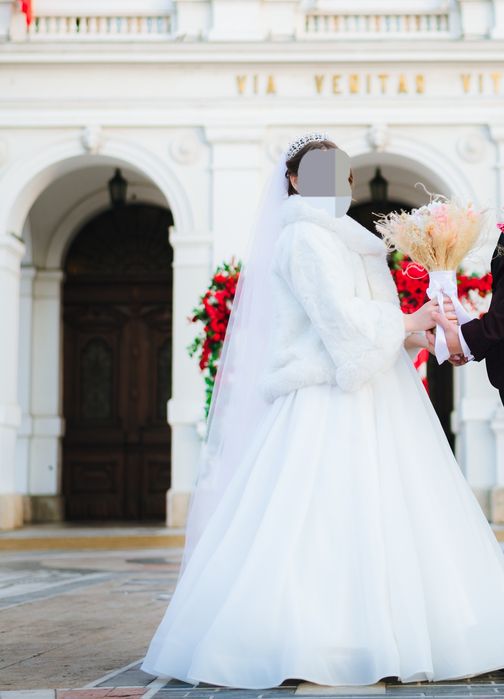 Rochie de mireasa plus blăniță si voal