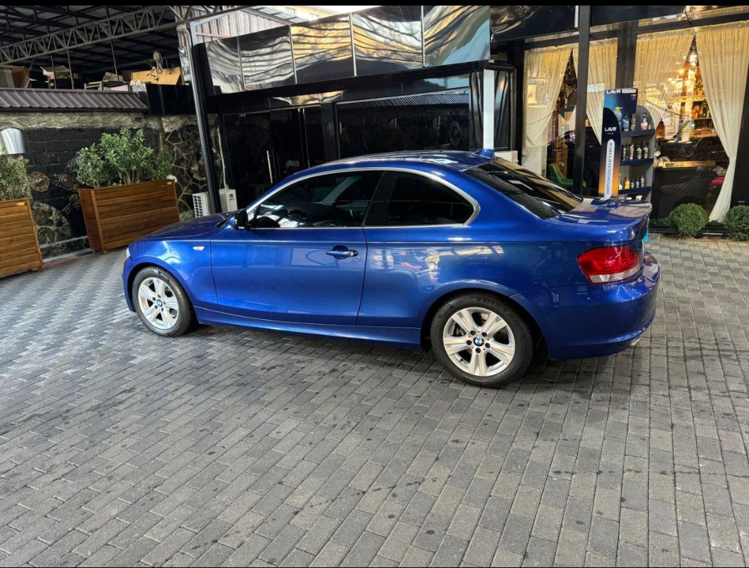 Автомобиль BMW120i