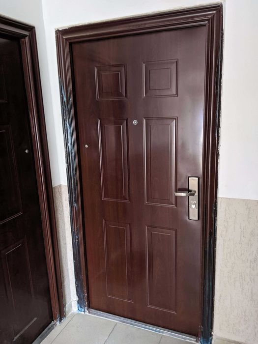 Входна врата външна с каса отлична