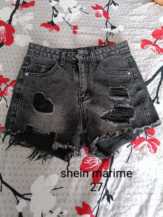 Pantaloni scurți diferite mărimi și fuste