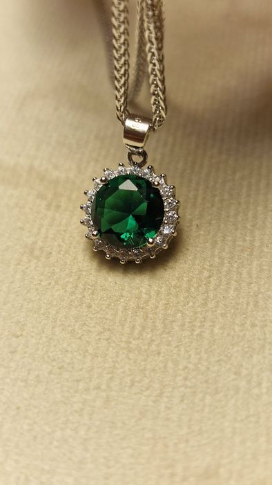 Set argint cercei si lant cu medalion si cristale verde smarald