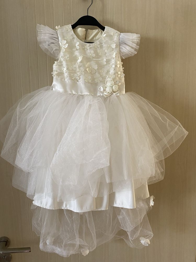 Детска рокля бяла