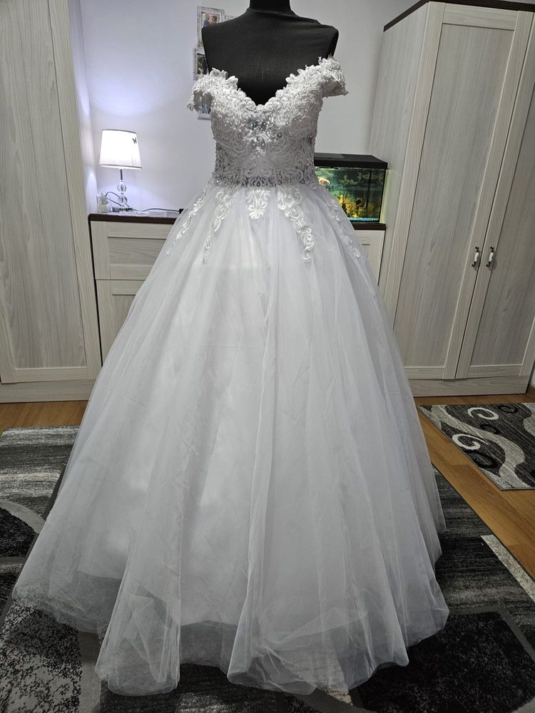 Rochie mireasa tip printesa